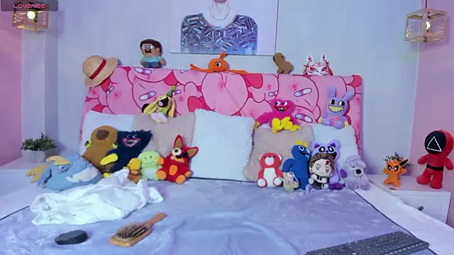 emma wilder  online show from March 7, 7:44 pm