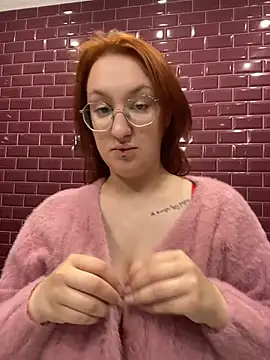Snapshot of SpicyFox_ chatting on July 16, 2:34 pm SpicyFox online show from July 16, 2:34 pm