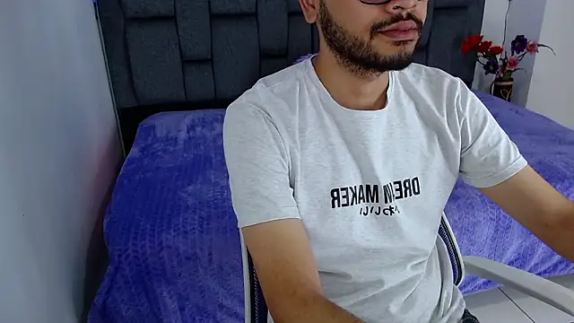 Snapshot of J_black_ chatting on February 13, 8:05 pm J black online show from February 13, 8:05 pm