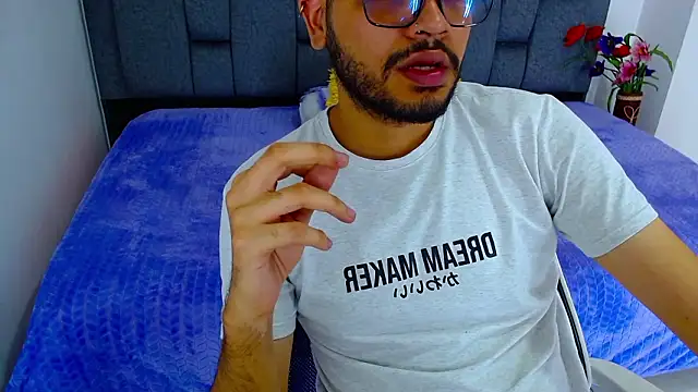 Snapshot of J_black_ chatting on February 18, 9:11 pm J black online show from February 18, 9:11 pm