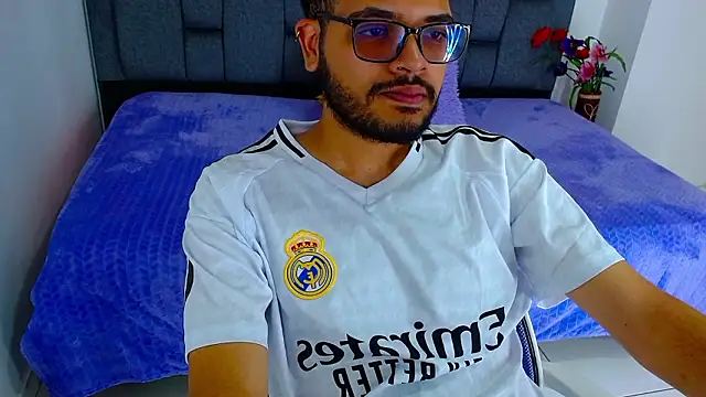 Snapshot of J_black_ chatting on February 21, 8:54 pm J black online show from February 21, 8:54 pm