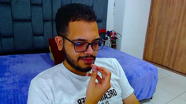 Snapshot of J_black_ chatting on February 26, 9:03 pm J black online show from February 26, 9:03 pm