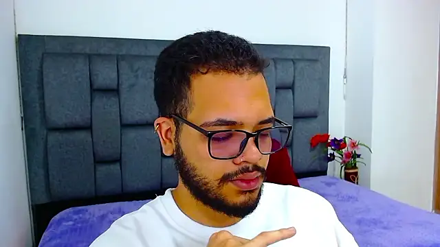 Snapshot of J_black_ chatting on March 2, 9:21 pm J black online show from March 2, 9:21 pm