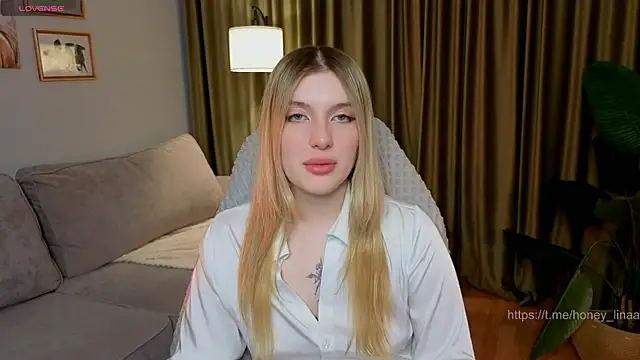 Snapshot of honey_kors chatting on April 26, 1:25 am honey kors online show from April 26, 1:25 am
