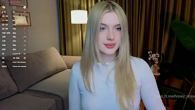 Snapshot of honey_kors chatting on May 9, 3:06 pm honey kors online show from May 9, 3:06 pm