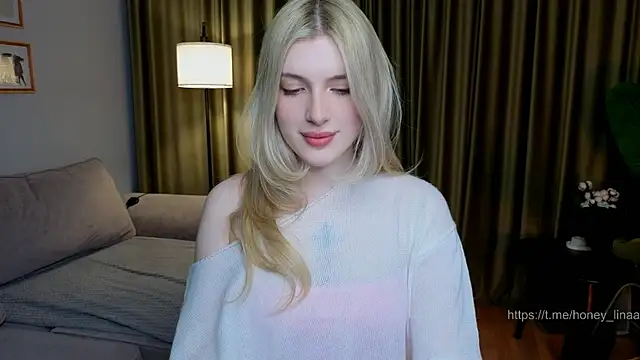 Snapshot of honey_kors chatting on May 11, 5:54 pm honey kors online show from May 11, 5:54 pm