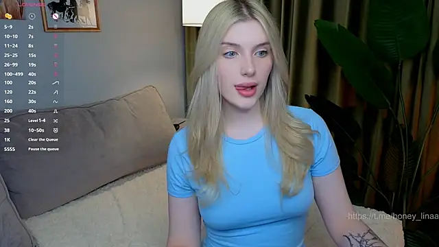 Snapshot of honey_kors chatting on May 16, 8:07 pm honey kors online show from May 16, 8:07 pm