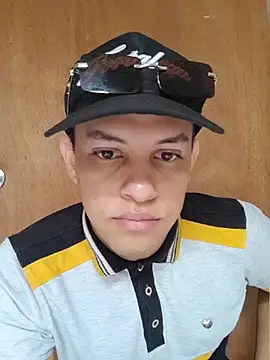 Top and bottom online show from June 2, 10:01 pm