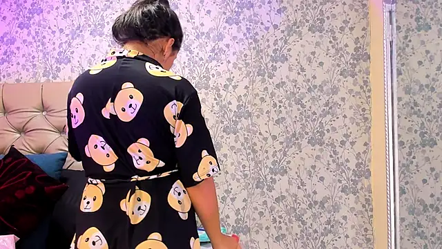 Snapshot of CloheBell chatting on February 17, 12:01 pm CloheBell online show from February 17, 12:01 pm