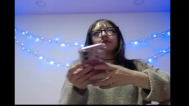 Snapshot of michell_bunny1 chatting on February 17, 4:20 am michell bunny1 online show from February 17, 4:20 am