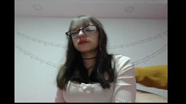 Snapshot of michell_bunny1 chatting on February 19, 3:02 am michell bunny1 online show from February 19, 3:02 am