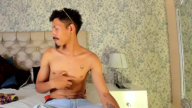 NoaahTylor online show from March 31, 8:09 pm