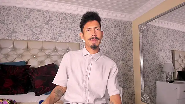 NoaahTylor online show from April 2, 8:28 pm