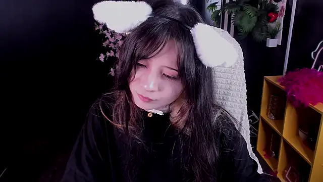 Snapshot of May_Ling chatting on June 18, 11:36 am May Ling online show from June 18, 11:36 am