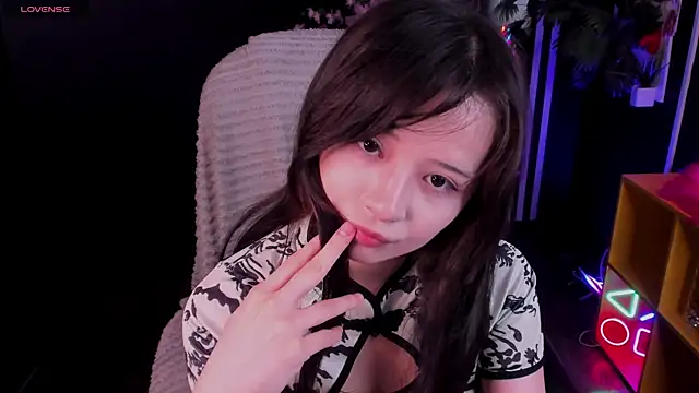 Snapshot of May_Ling chatting on July 4, 12:00 pm May Ling online show from July 4, 12:00 pm