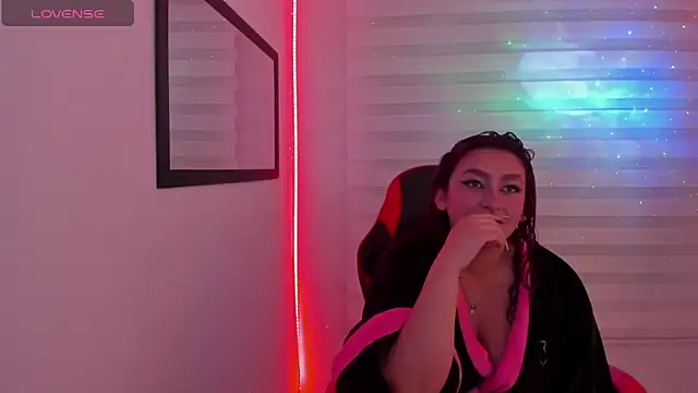 Emily Jonesh online show from February 13, 1:29 pm