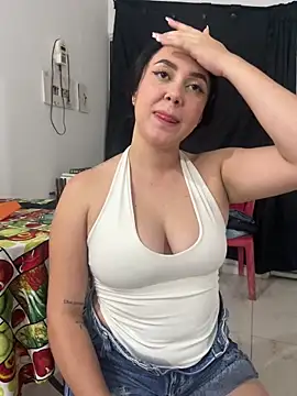 Snapshot of Craziness_street chatting on February 11, 3:00 am Craziness street online show from February 11, 3:00 am