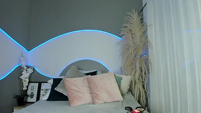 Bliis  online show from February 18, 11:50 am