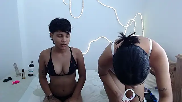 Snapshot of CherryGirlsXX chatting on February 27, 7:25 pm CherryGirlsXX online show from February 27, 7:25 pm