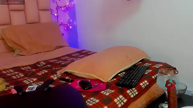 emma cg online show from March 13, 7:09 pm