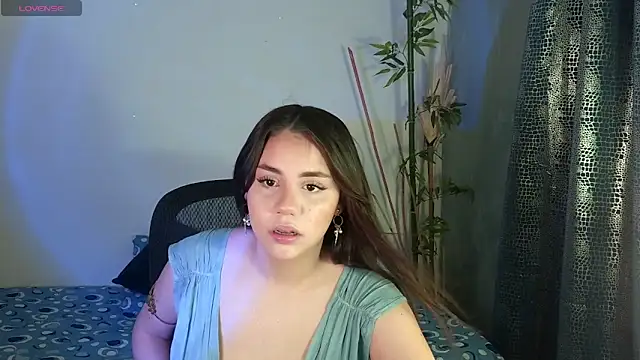 Snapshot of Scarlett_Laurent chatting on February 25, 1:21 pm Scarlett Laurent online show from February 25, 1:21 pm