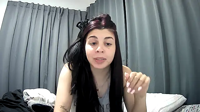 Snapshot of violetazein7 chatting on March 24, 12:26 am violetazein7 online show from March 24, 12:26 am
