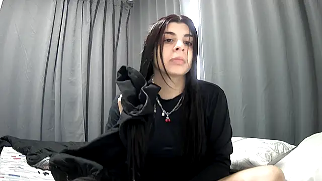 Snapshot of violetazein7 chatting on April 6, 6:42 pm violetazein7 online show from April 6, 6:42 pm
