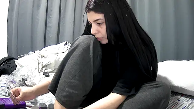 Snapshot of violetazein7 chatting on May 3, 2:06 am violetazein7 online show from May 3, 2:06 am