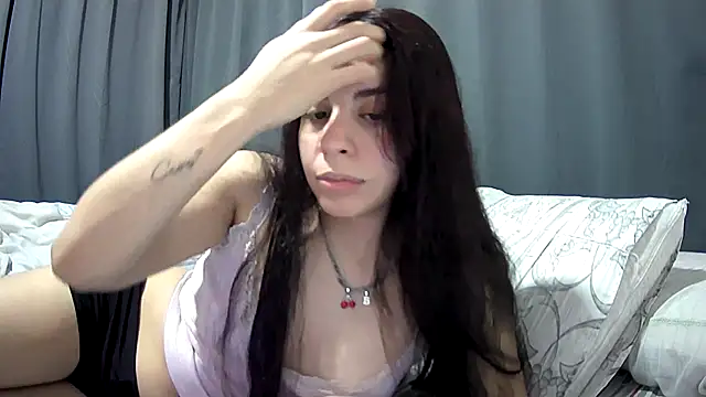 Snapshot of violetazein7 chatting on May 27, 12:18 am violetazein7 online show from May 27, 12:18 am