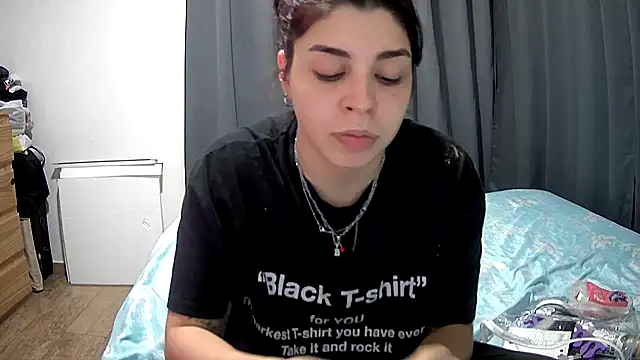 Snapshot of violetazein7 chatting on May 27, 8:39 pm violetazein7 online show from May 27, 8:39 pm