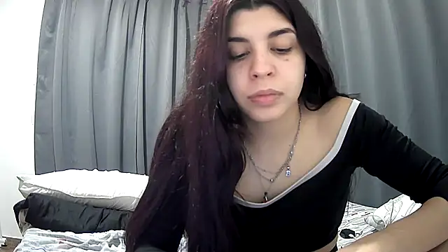 Snapshot of violetazein7 chatting on June 13, 1:36 am violetazein7 online show from June 13, 1:36 am
