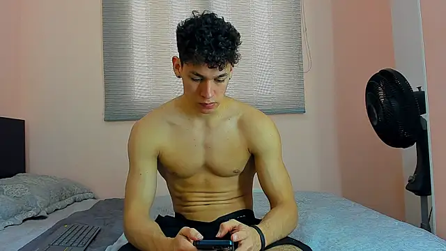 Snapshot of Muscle__Myke chatting on February 20, 12:49 pm Muscle Myke online show from February 20, 12:49 pm