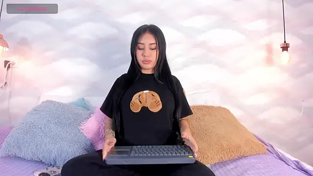 Snapshot of vaelina_angels chatting on February 17, 7:05 am vaelina angels online show from February 17, 7:05 am