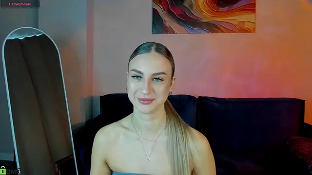 Snapshot of Silen_Tori chatting on February 19, 9:38 am Silen Tori online show from February 19, 9:38 am