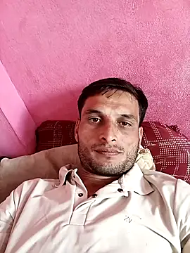 Snapshot of Beinghorny83 chatting on February 20, 8:49 am Beinghorny83 online show from February 20, 8:49 am