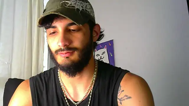 Snapshot of LovexJuxn8 chatting on February 17, 7:20 pm LovexJuxn8 online show from February 17, 7:20 pm