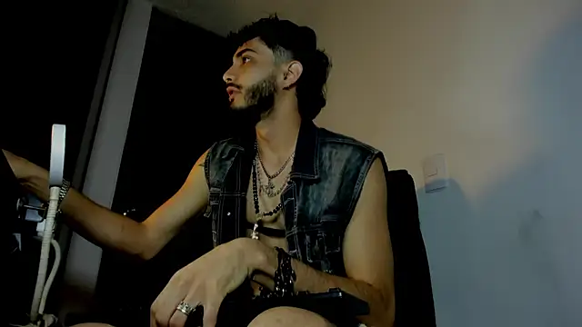 Snapshot of LovexJuxn8 chatting on February 24, 7:12 pm LovexJuxn8 online show from February 24, 7:12 pm