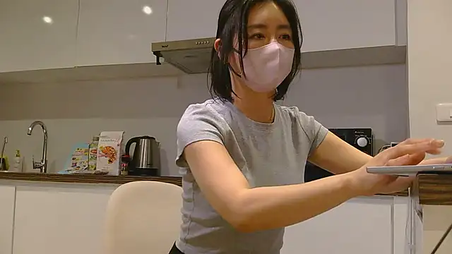 Mochi-Momo online show from April 7, 11:32 am