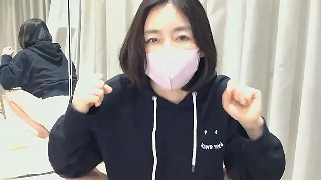Mochi-Momo online show from April 14, 2:23 pm