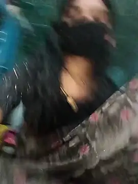 Snapshot of Desi_Couple_P chatting on March 13, 12:23 pm Desi Couple P online show from March 13, 12:23 pm