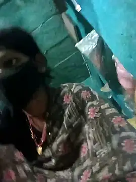 Snapshot of Desi_Couple_P chatting on March 14, 1:12 am Desi Couple P online show from March 14, 1:12 am