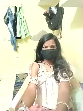 Snapshot of Desi_Couple_P chatting on April 13, 1:33 am Desi Couple P online show from April 13, 1:33 am