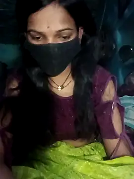 Snapshot of Desi_Couple_P chatting on April 15, 1:01 am Desi Couple P online show from April 15, 1:01 am