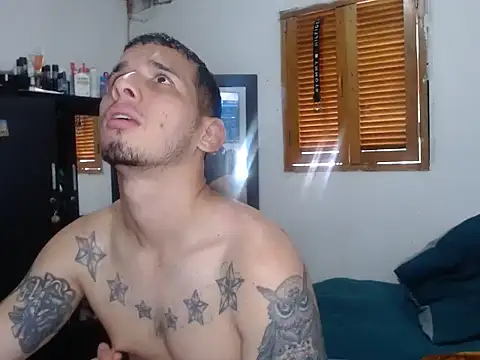 Snapshot of HotSinlge chatting on February 14, 2:58 pm HotSinlge online show from February 14, 2:58 pm