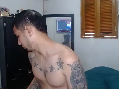 Snapshot of HotSinlge chatting on February 16, 1:40 pm HotSinlge online show from February 16, 1:40 pm