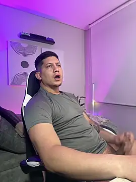  robertobaggioo online show from April 1, 1:41 pm