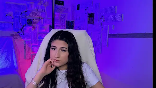 Snapshot of TerezaRobinson chatting on February 15, 8:27 pm TerezaRobinson online show from February 15, 8:27 pm