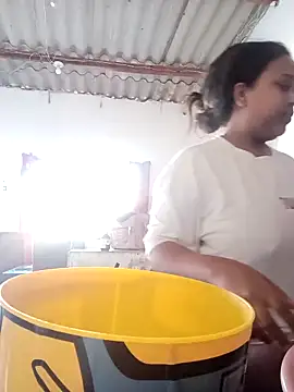 PerlaCurvasgrandes online show from February 17, 2:35 pm