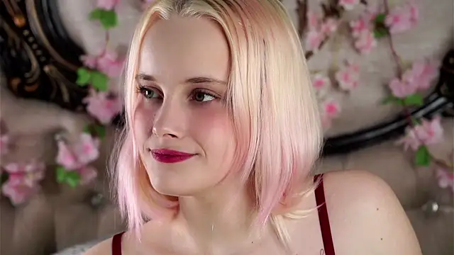 KirstinMcgeady online show from April 6, 11:11 am