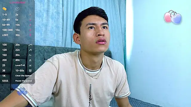 Snapshot of NicolasTorrez chatting on February 28, 7:59 pm NicolasTorrez online show from February 28, 7:59 pm